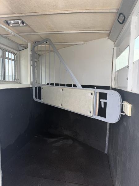 Used 2005 Circle J 2 Horse Gooseneck Horse Trailer