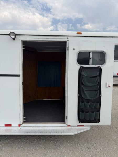 Used 2005 Circle J 2 Horse Gooseneck Horse Trailer