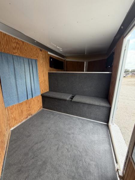 Used 2005 Circle J 2 Horse Gooseneck Horse Trailer