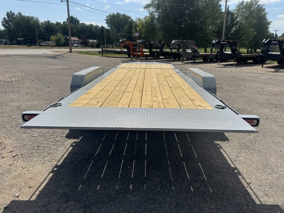 New 2027 Diamond C 22' Flatbed