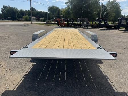 New 2027 Diamond C 22' Flatbed
