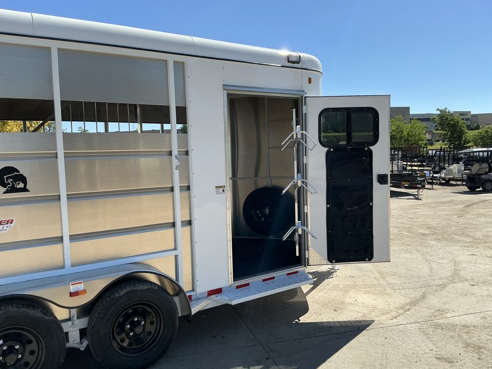 New 2027 Maverick 2HS-7K 7' 6 Horse Trailer