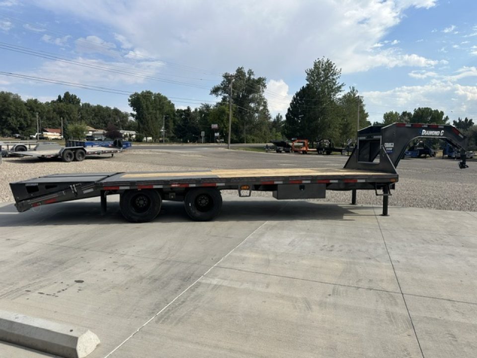 New 2027 Diamond C 25' FMAX