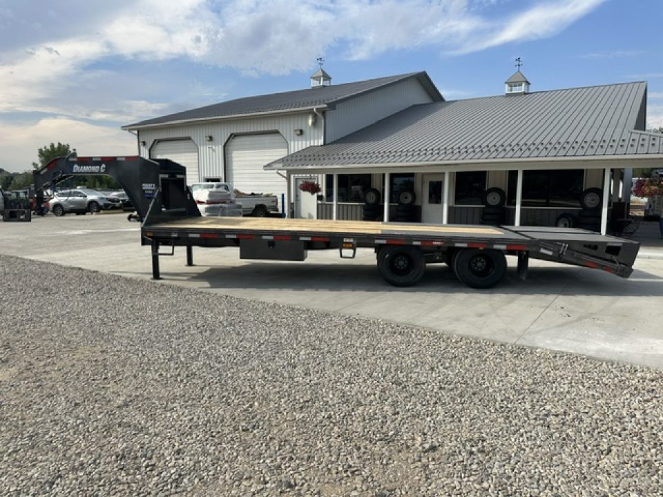 New 2027 Diamond C 25' FMAX