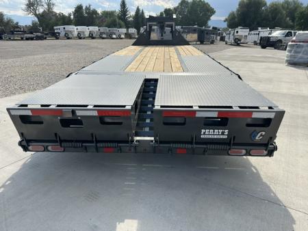 New 2027 Diamond C 25' FMAX