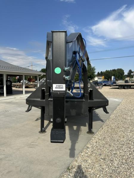 New 2027 Diamond C 25' FMAX