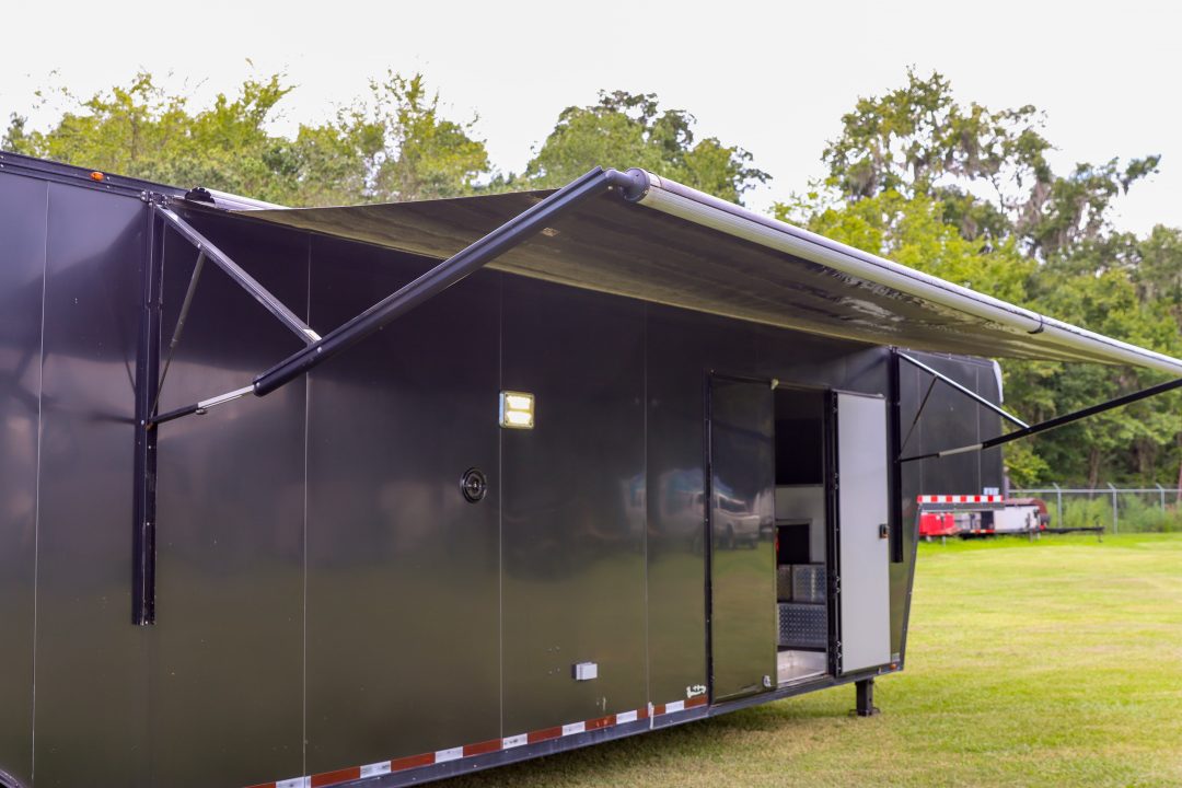 Used 2019 8.5X53 Vintage GOOSENECK RACE TRAILER