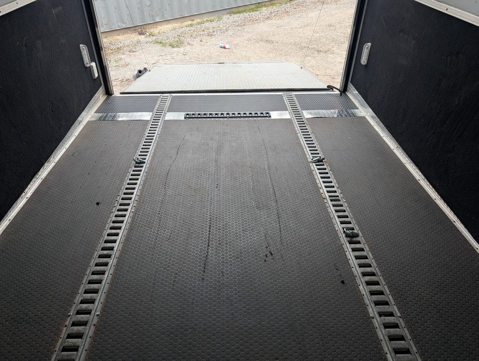 Used 2019 8.5X53 Vintage GOOSENECK RACE TRAILER