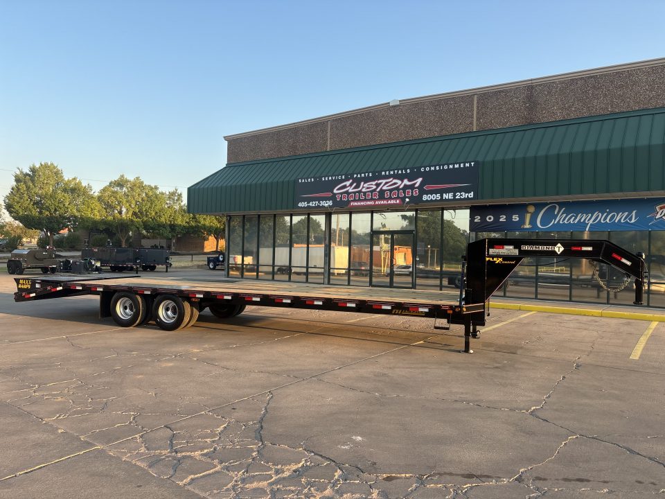 New #038462 2027 DIAMOND T DTF 32 X 102 DUAL TANDEM 20K FLATBED GOOSENECK W/ MAXX RAMPS