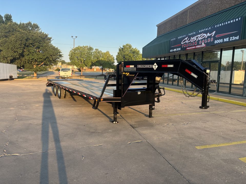 New #038462 2027 DIAMOND T DTF 32 X 102 DUAL TANDEM 20K FLATBED GOOSENECK W/ MAXX RAMPS