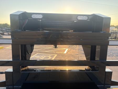 New #038462 2027 DIAMOND T DTF 32 X 102 DUAL TANDEM 20K FLATBED GOOSENECK W/ MAXX RAMPS