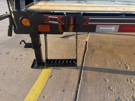 New #038462 2027 DIAMOND T DTF 32 X 102 DUAL TANDEM 20K FLATBED GOOSENECK W/ MAXX RAMPS