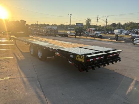 New #038462 2027 DIAMOND T DTF 32 X 102 DUAL TANDEM 20K FLATBED GOOSENECK W/ MAXX RAMPS