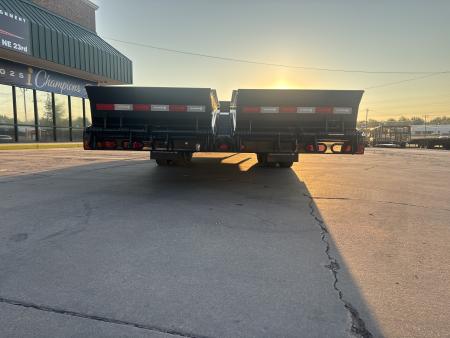 New #038462 2027 DIAMOND T DTF 32 X 102 DUAL TANDEM 20K FLATBED GOOSENECK W/ MAXX RAMPS