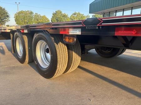 New #038462 2027 DIAMOND T DTF 32 X 102 DUAL TANDEM 20K FLATBED GOOSENECK W/ MAXX RAMPS