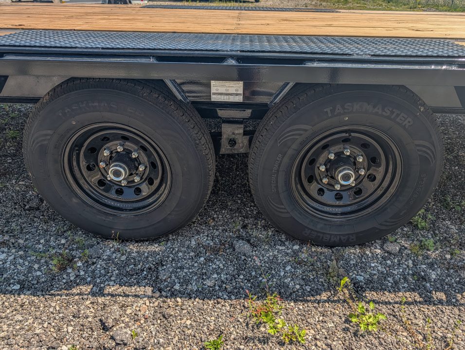 New 2027 8.5X40 PJ Gooseneck Equipment Trailer