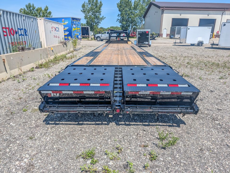 New 2027 8.5X40 PJ Gooseneck Equipment Trailer