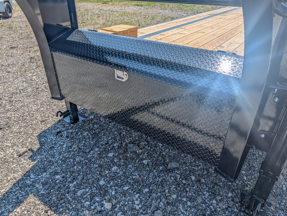 New 2027 8.5X40 PJ Gooseneck Equipment Trailer