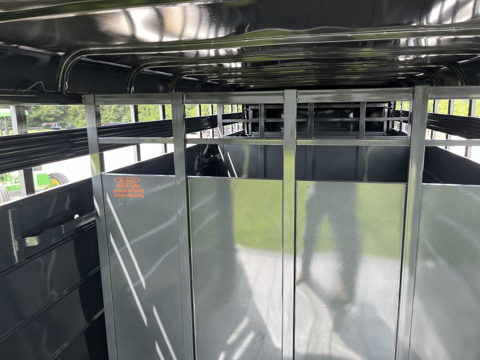 New 2026 Calico LIVESTOCK W/ 2 CUT GATES/ REAR SLIDER/ 6'8X20