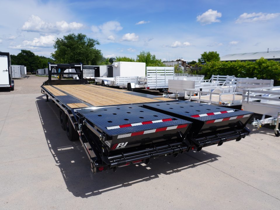 New 2027 PJ Trailers LQ 30ft Gooseneck Bodies