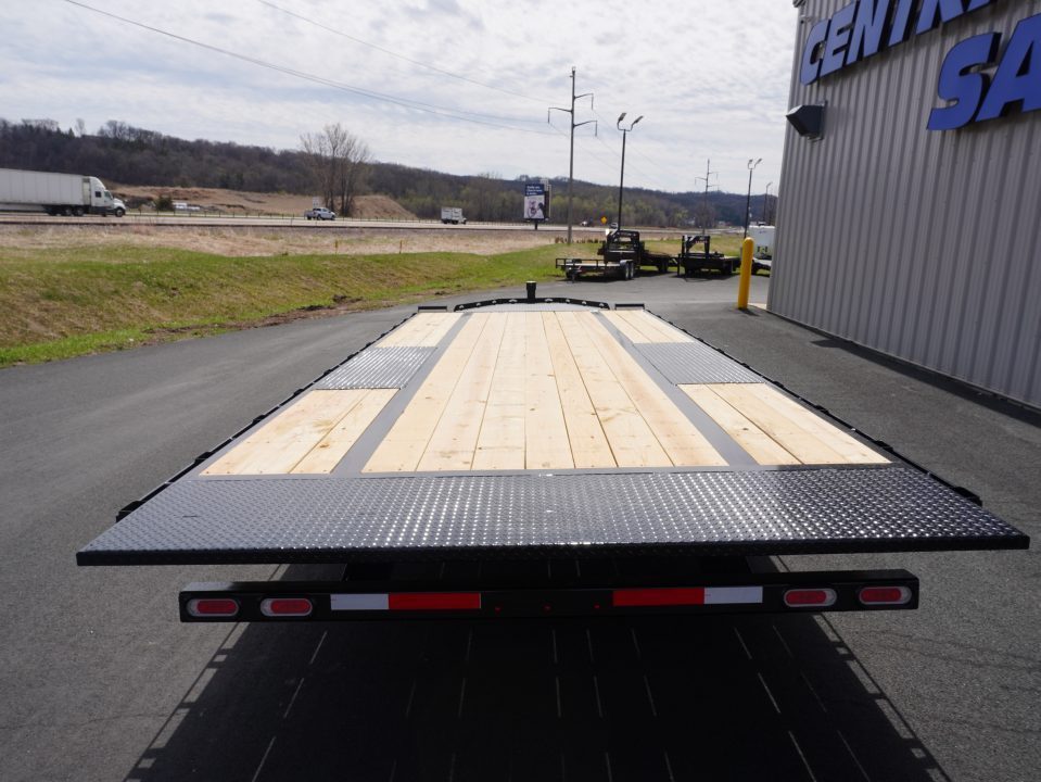 New 2026 Diamond C Trailers DET207 22ft Deckover Tilt