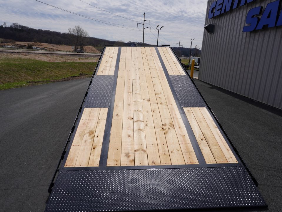 New 2026 Diamond C Trailers DET207 22ft Deckover Tilt