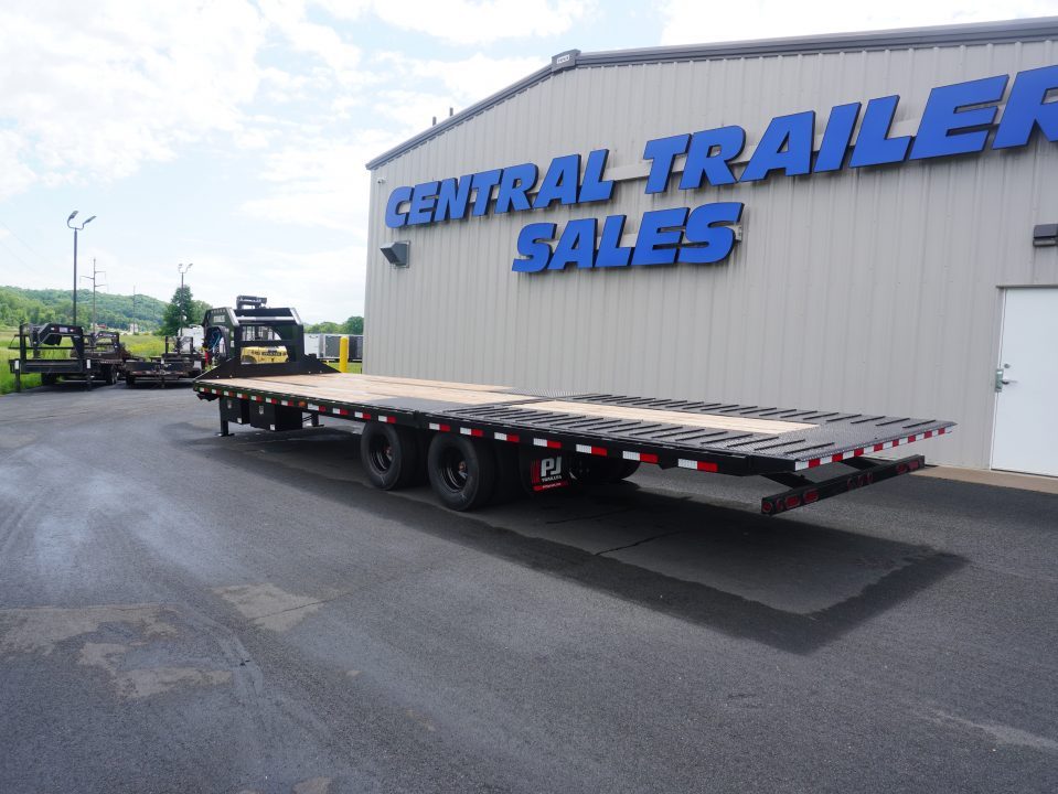 New 2027 PJ Trailers 32' Gooseneck Flatbed Trailer