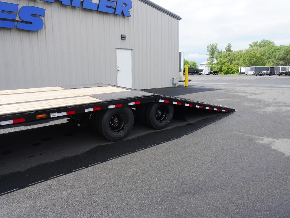 New 2027 PJ Trailers 32' Gooseneck Flatbed Trailer