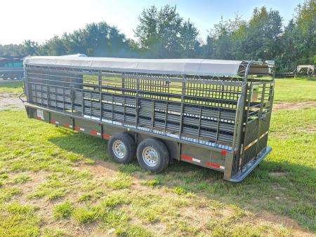 New 2026 Neckover LIVESTOCK W/ 2 CUT GATES/ WOOD FLOOR/ TARP TOP/ BUTTERFLY REAR/ 6'8X24