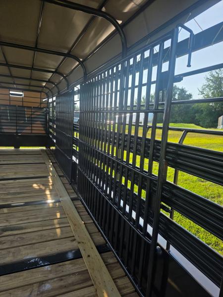 New 2026 Neckover LIVESTOCK W/ 2 CUT GATES/ WOOD FLOOR/ TARP TOP/ BUTTERFLY REAR/ 6'8X24