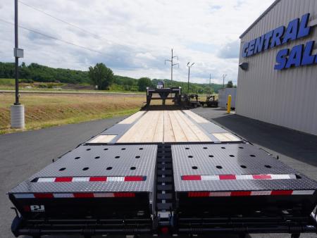 New 2027 PJ Trailers LQ 32ft Gooseneck Bodies
