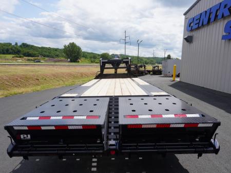 New 2027 PJ Trailers LQ 25ft Gooseneck Trailer