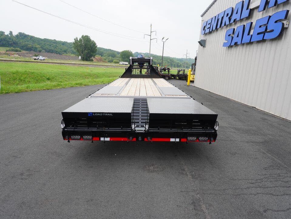 New 2026 Load Trail 30ft Gooseneck Deckover Flatbed Trailer