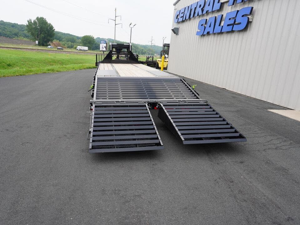 New 2026 Load Trail 30ft Gooseneck Deckover Flatbed Trailer