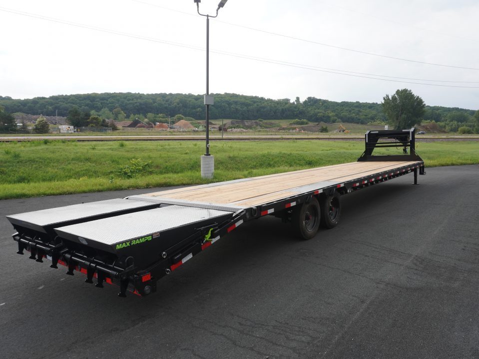 New 2027 Load Trail 102"x40' Low-Pro Gooseneck Deckover Trailer