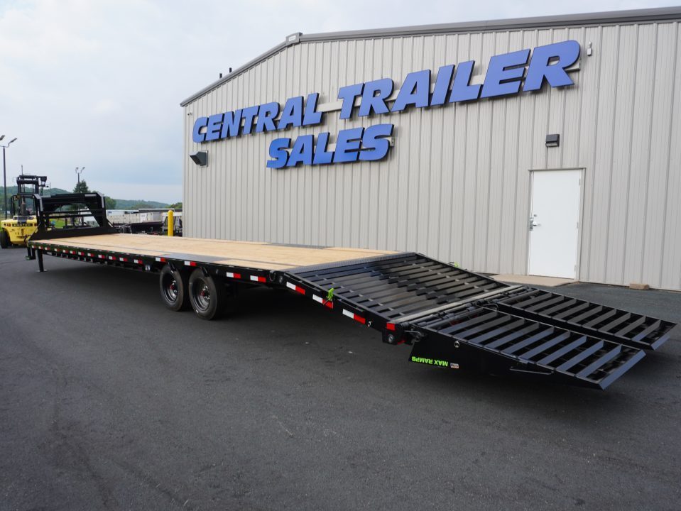 New 2027 Load Trail 102"x40' Low-Pro Gooseneck Deckover Trailer