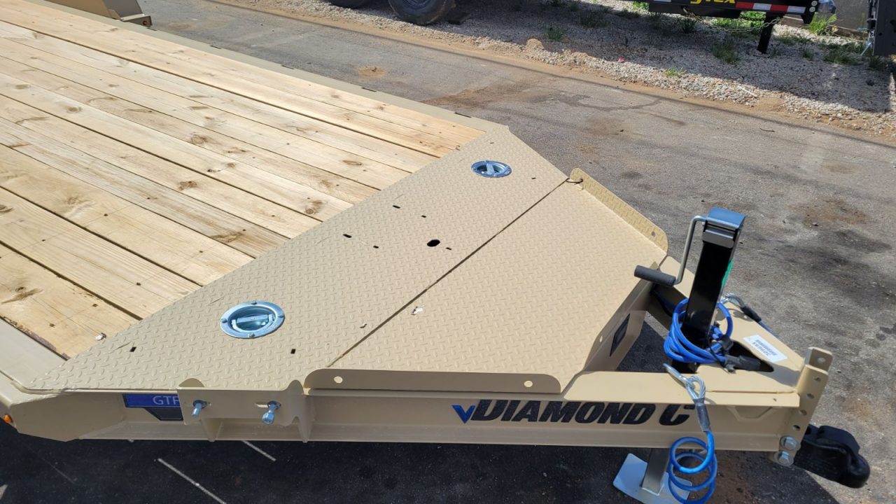 New 2026 Diamond C Trailers GTF83X20-SI Car Hauler