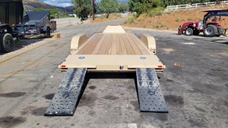 New 2026 Diamond C Trailers GTF83X20-SI Car Hauler