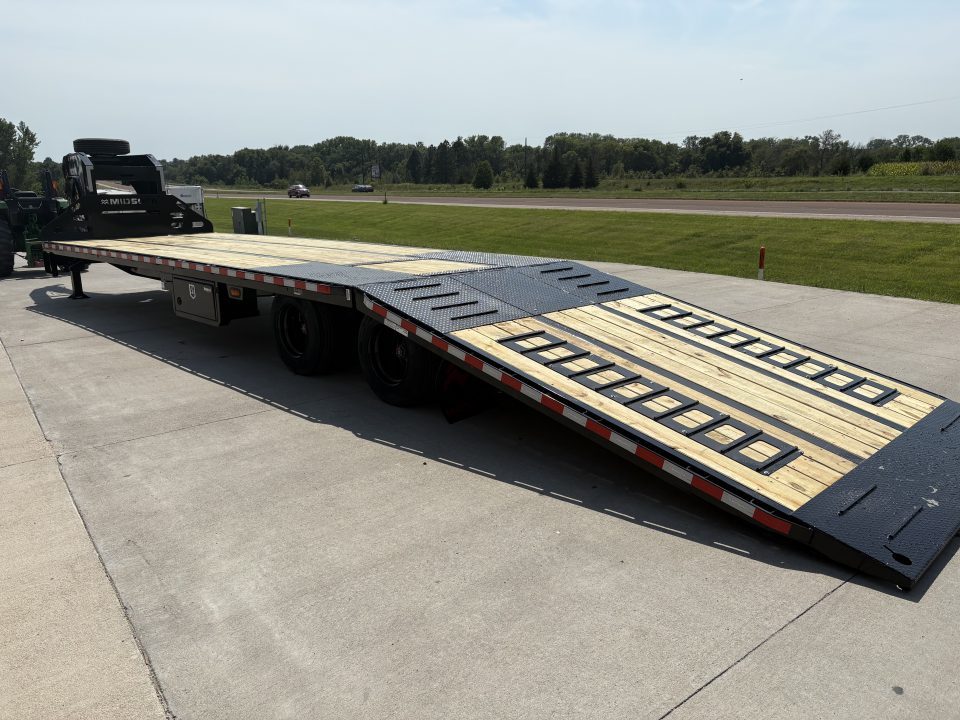 New 2027 Midsota FBHB3612-259G Hydraulic Tail Goosneck Flatbed Trailer