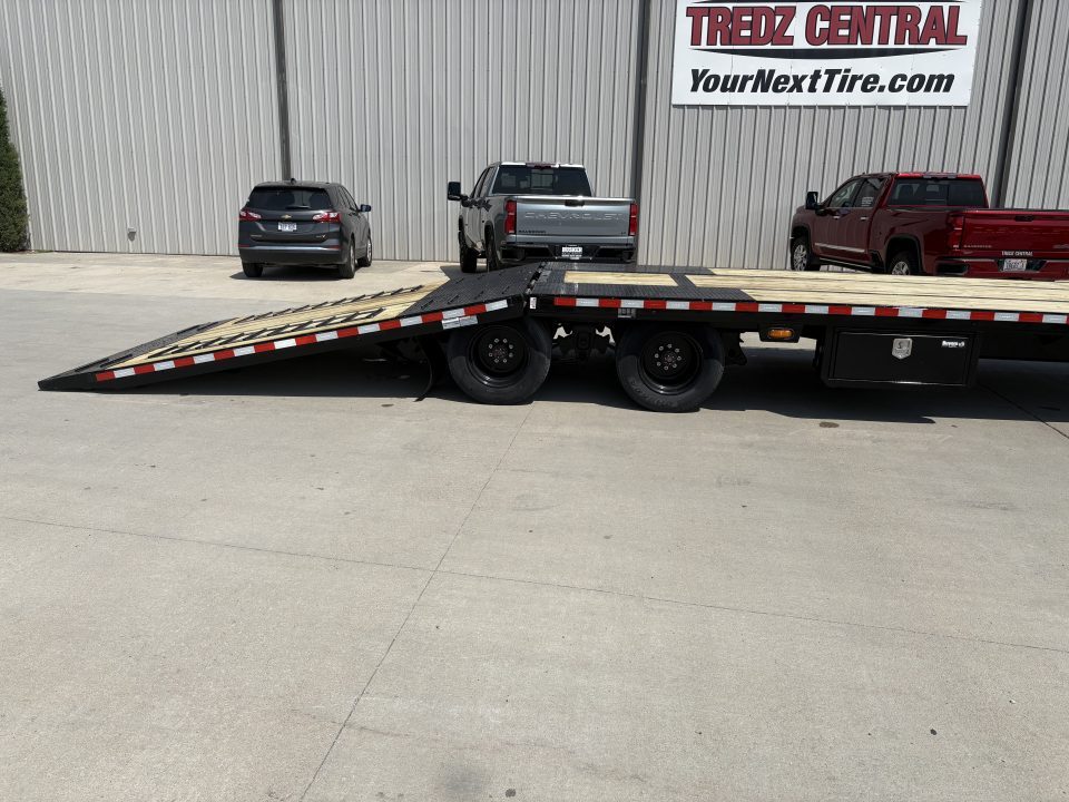 New 2027 Midsota FBHB3612-259G Hydraulic Tail Goosneck Flatbed Trailer