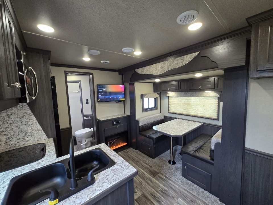 New 2027 Merhow Trailers Lone Star Horse Trailer