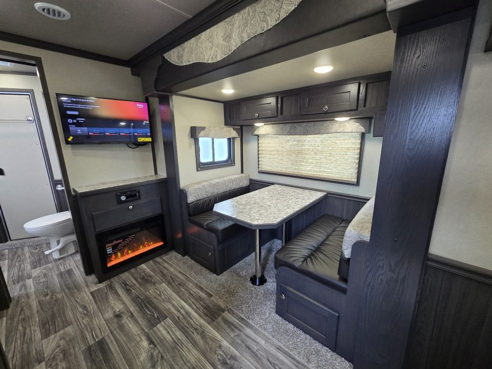 New 2027 Merhow Trailers Lone Star Horse Trailer