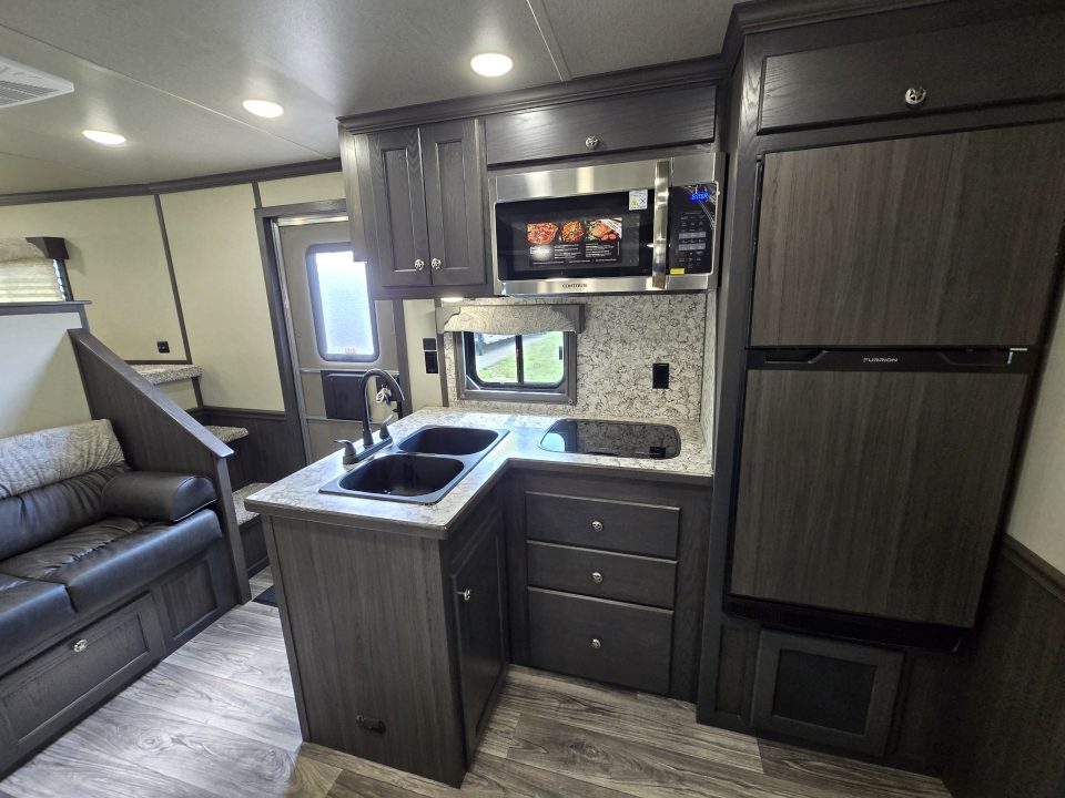 New 2027 Merhow Trailers Lone Star Horse Trailer
