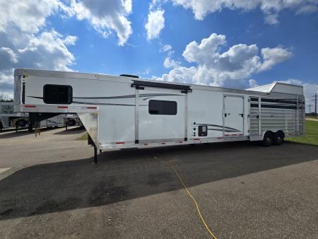 New 2027 Merhow Trailers Lone Star Horse Trailer