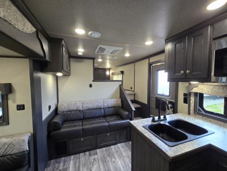 New 2027 Merhow Trailers Lone Star Horse Trailer