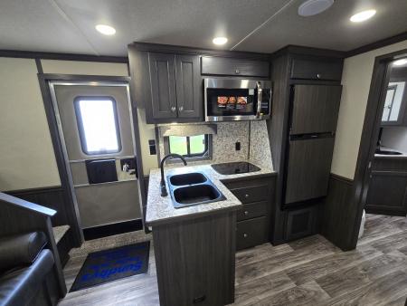 New 2027 Merhow Trailers Lone Star Horse Trailer