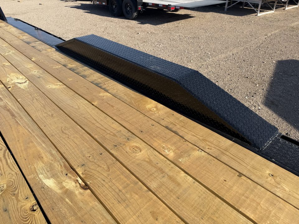 New 2027 PJ Trailers B6 22' Gooseneck Car Hauler/Equiptment Hauler- 15.6K
