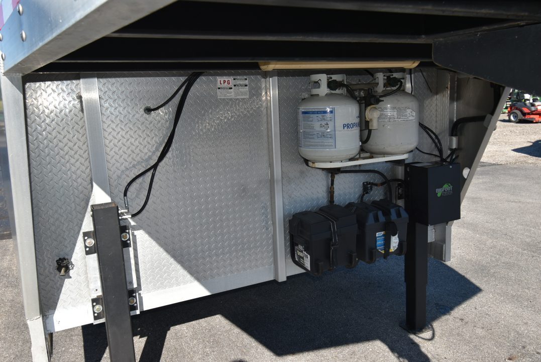 Used 2003 Jamco Series 2000 Horse Trailer