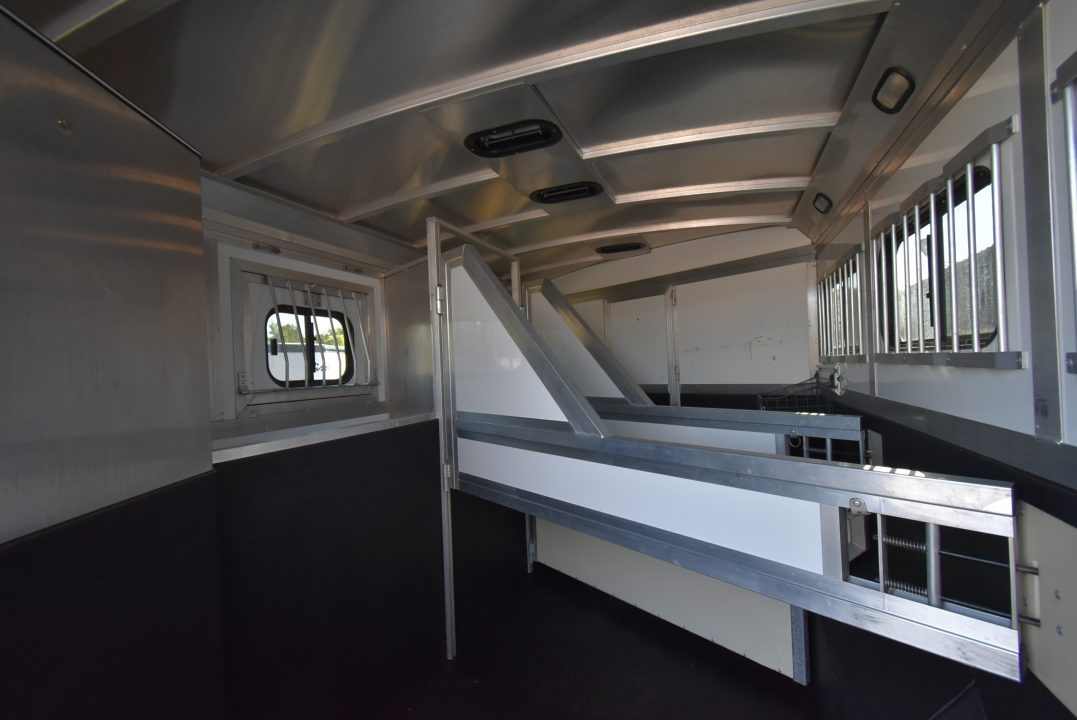 Used 2003 Jamco Series 2000 Horse Trailer
