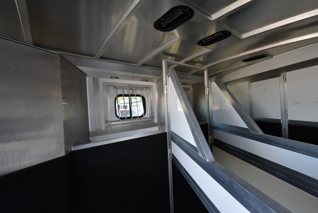 Used 2003 Jamco Series 2000 Horse Trailer